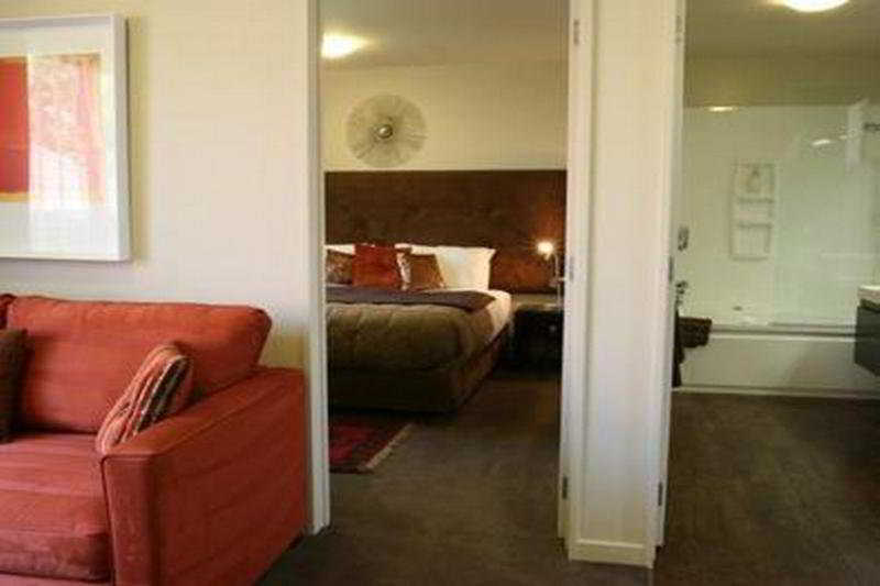Terra Vive Suites & Apartments Christchurch Extérieur photo